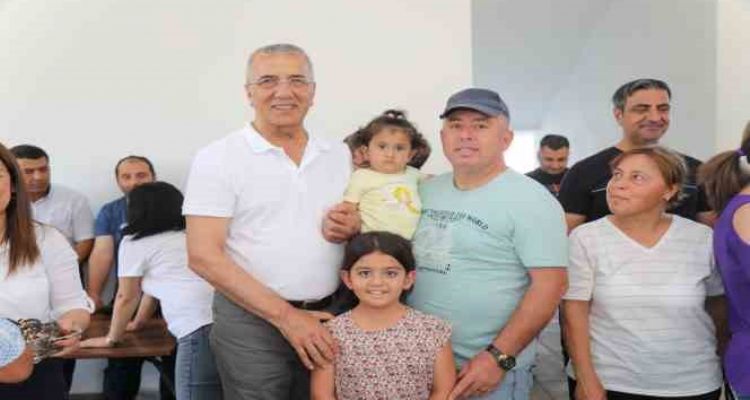 Tarhan'dan bayramlaşma töreninde sözleşme sürprizi