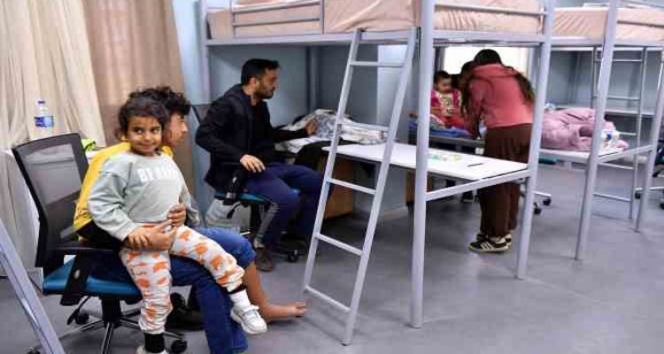 Mersin'e gelen depremzedeler belediye tesislerinde konuk ediliyor