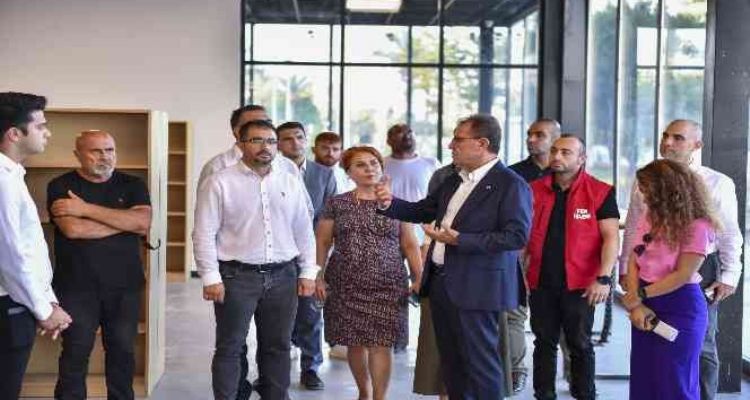 Seçer, yapımı süren okuma salonunu inceledi