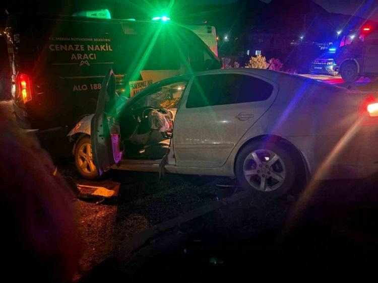 Mersin’de karşı şeride geçen tır iki araca çarptı: 1 ölü, 4 yaralı
