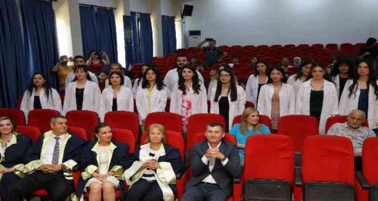 Çiçeği burnunda diyetisyenler, yemin ederek mesleğe ilk adımlarını attı