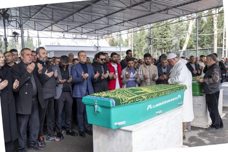 Kalp krizi sonucu hayatını kaybeden fenomen ‘1 Milyon Mehmet’ toprağa verildi