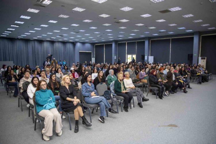 Usta yazarlar ’Diyaloglar’ serisini bu kez Mersin’de gerçekleştirdi