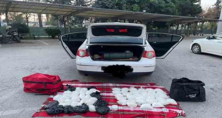 Mersin'de 43 kilo 884 gram metamfetamin ele geçirildi
