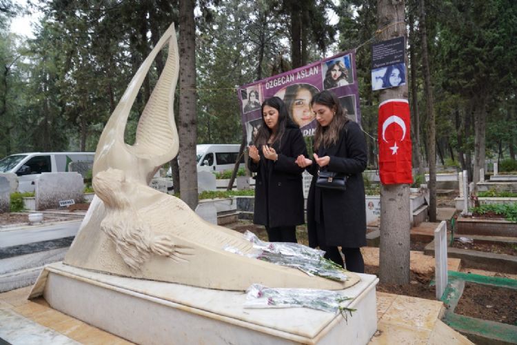 Kadına şiddetin simgesi Özgecan Aslan unutulmadı