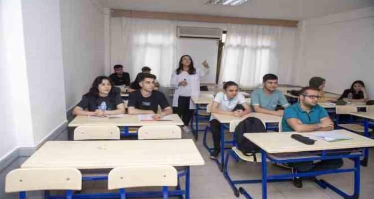 Mersin'deki kurs merkezleri depremzede öğrencilere yeniden umut oldu