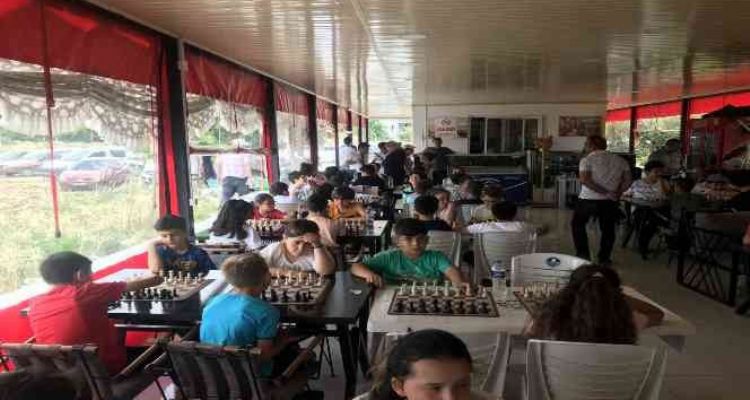 Bozyazı'da düzenlenen satranç turnuvasında ödüller sahiplerini buldu