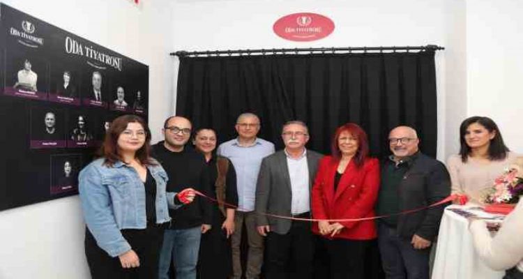 Mezitli Oda Tiyatrosu perdelerini ‘Mesafe’ oyunuyla açtı
