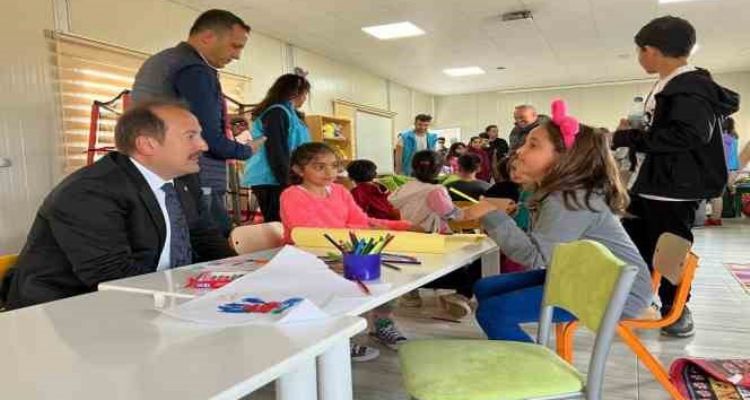 Vali Pehlivan, depremzedelerle buluştu
