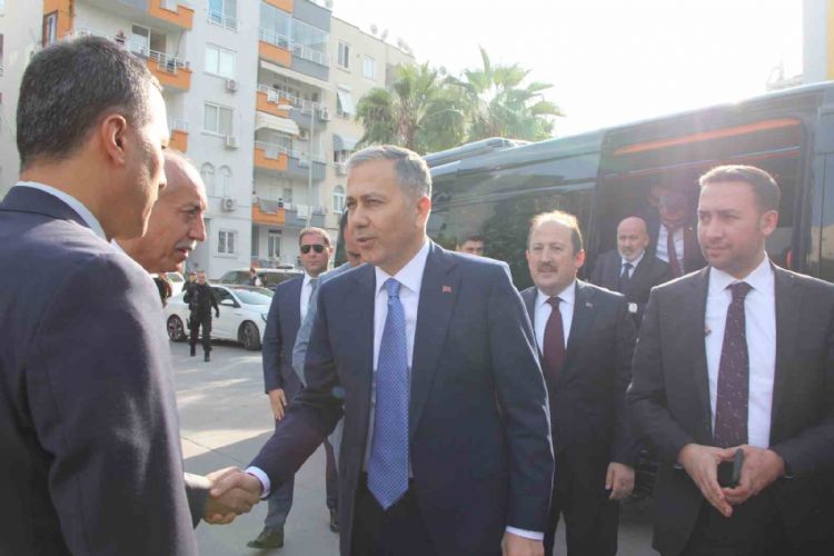 Bakan Yerlikaya: Zehir tacirlerine hayatı zehretmeye devam ediyoruz