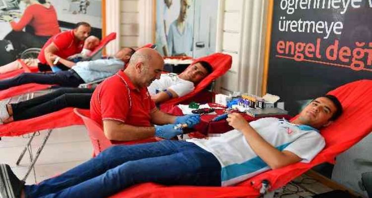 Mersin'de kan bağışına destek