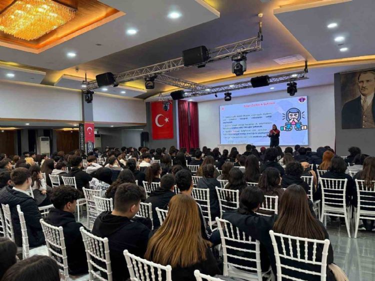 Mersin’de jandarmadan öğrencilere yönelik siber farkındalık eğitimi
