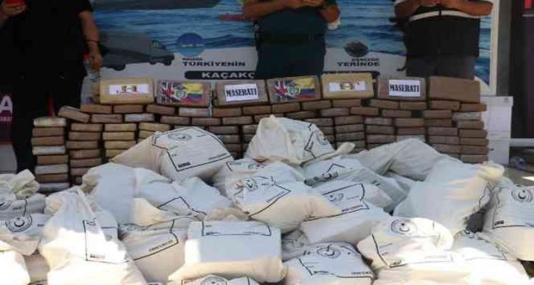 Mersin'de 5 bin 878 operasyonda, 1 ton 25 kilogram uyuşturucu ele geçirildi
