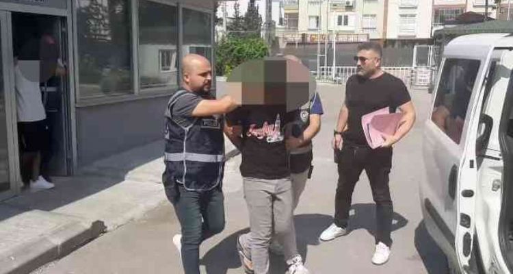 Yolda yürüyen kadının çantasını kapkaç yaptılar, 1 saat sonra yakalandılar
