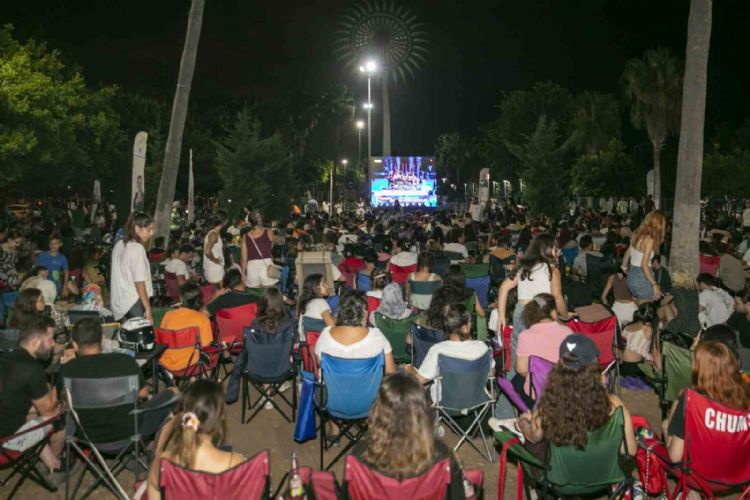 Türkiye-Sırbistan final maçı heyecanını Mersinliler birlikte paylaştı