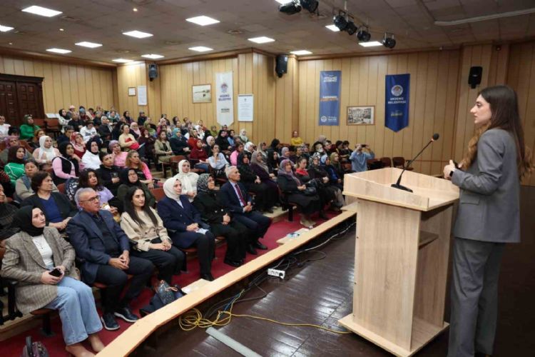 Mersin’de ‘Türkiye yüzyılında kadın hakkı’ konferansı