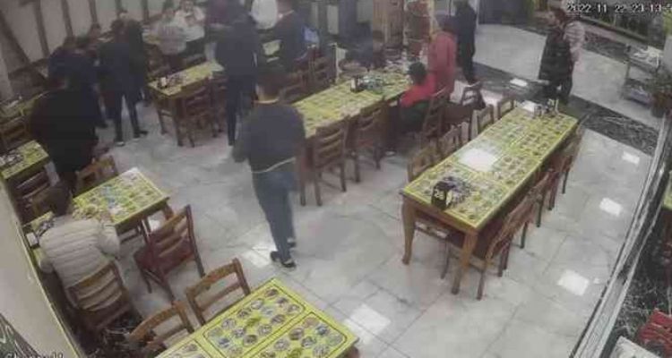 Nefes borusuna yemek kaçan kadını ‘Heimlich’ manevrası ile kurtarıldı