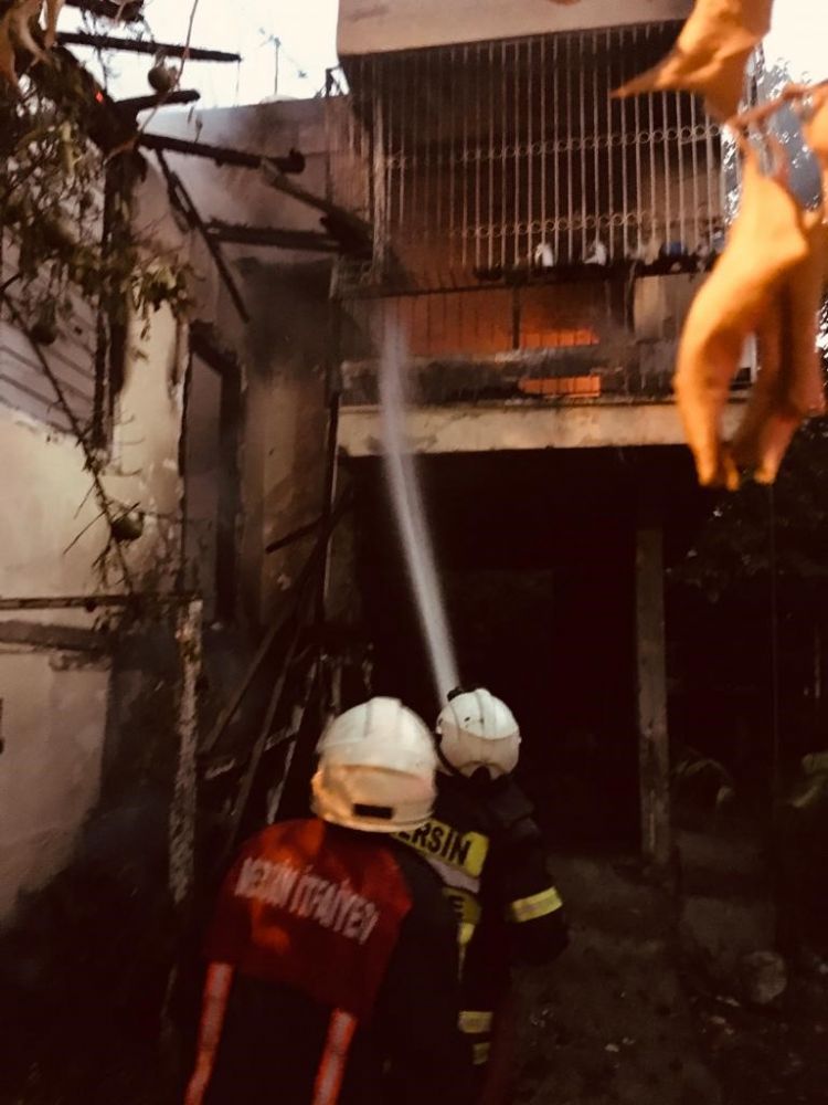 Tarsus’ta ev yangını
