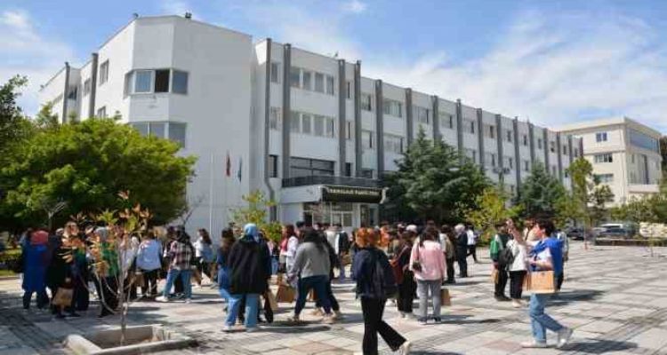 Mersin Büyükşehir Belediyesi öğrencileri üniversiteye hazırlıyor