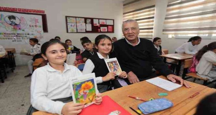 Başkan Tarhan'dan öğrencilere tavsiye: "Yaşamın her alanında kitap okuyun"
