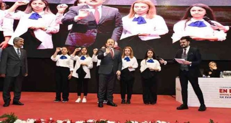 TOKİ kura çekimi Vali Pehlivan'ın katılımıyla başladı