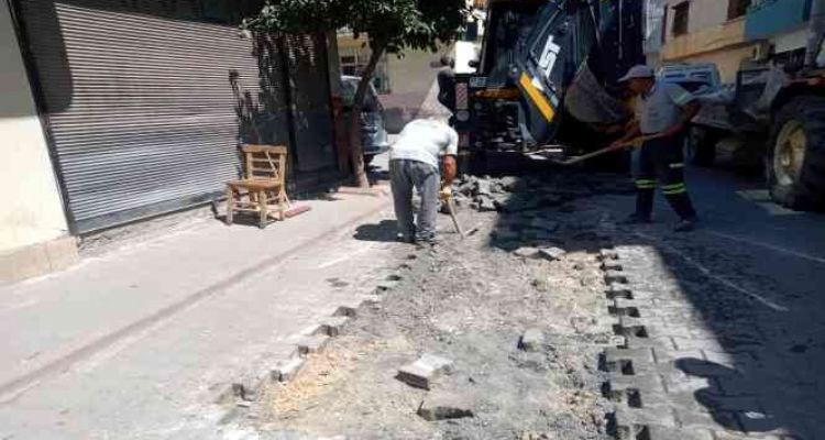 Akdeniz'de asfalt ve kaldırım çalışmaları sürüyor