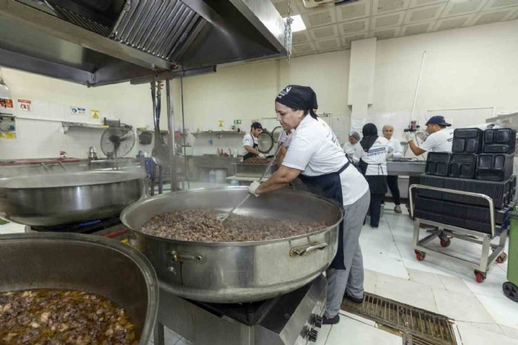Mersin’de her gün bin 900 haneye sıcak yemek ulaştırılıyor