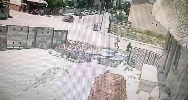 Gündüz vakti yaşlı kadının kolyesini kapkaç yaptı