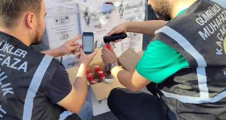 Mersin'de piyasa değeri 20 milyon lira olan 5 tır kaçak içki ele geçirildi