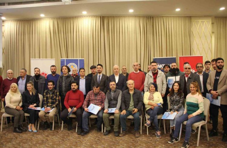 Mersin’de basın mensupları ‘İHA-1 Ticari Pilot Lisansı’ sertifikalarını aldı