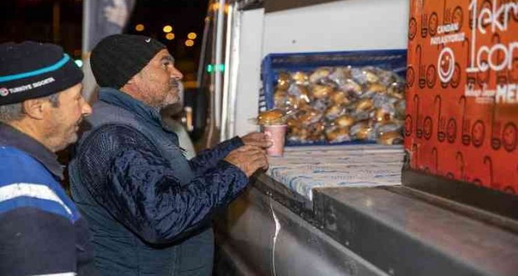 Mersin'de tarım işçilerinin sabah çorbası belediyeden