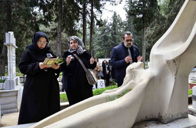 Özgecan Aslan, ölümünün 10’uncu yılında mezarı başında anıldı