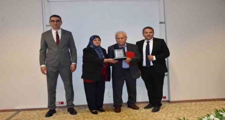 Mut Devlet Hastanesi'ne 375 bin lira bağış yapan çifte plaket verildi