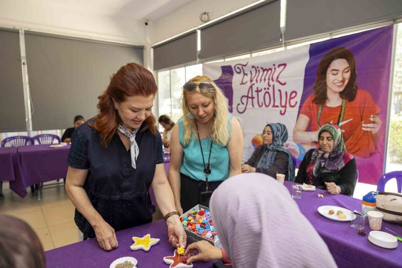 Mersin’de kadınlar mum yapımını öğreniyor