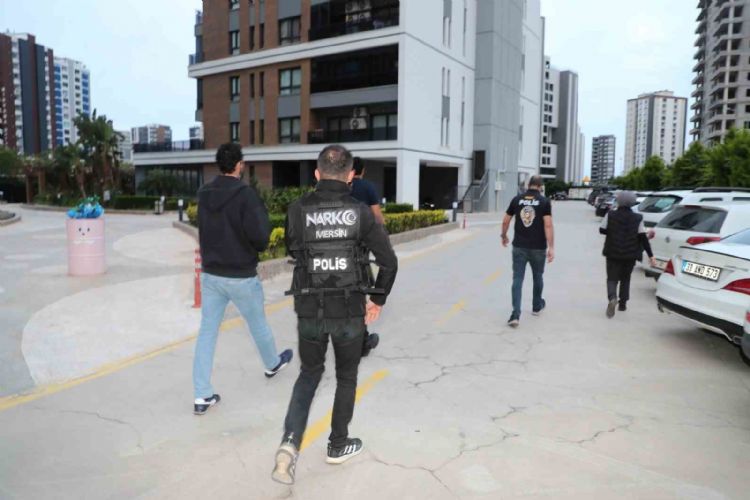 Mersin’de siber polisinden çifte operasyon: 5 gözaltı