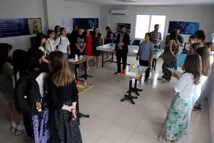 Romanyalı öğrenciler Akdeniz Belediyesinin öğrenme merkezini inceledi