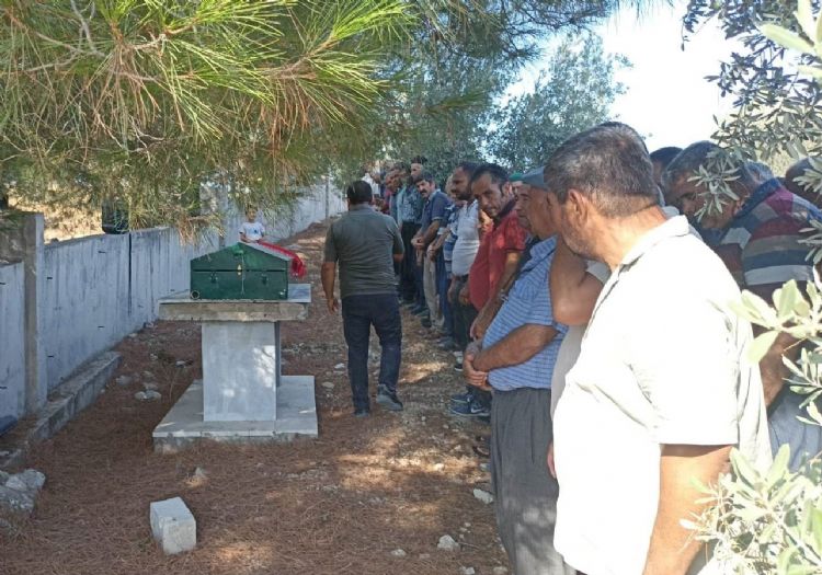 Ölü bulunan üniversite öğrencisinin cenazesi Mersin’de toprağa verildi