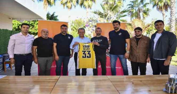 Seçer, Erkek Basketbol Takımıyla bir araya geldi
