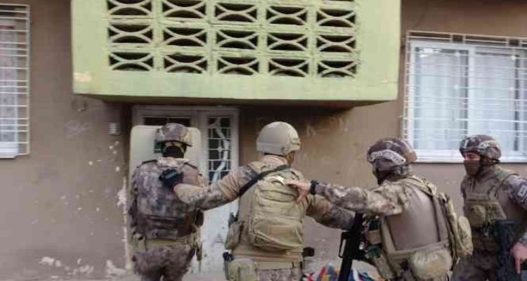 Mersin'deki terör operasyonunda gözaltı sayısı 12'ye çıktı