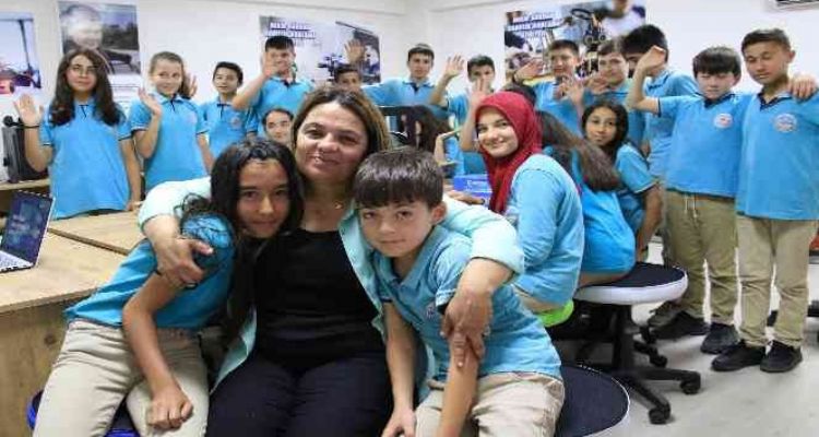 Oğlunu kazada kaybeden anneden örnek davranış, tüm öğrenciler çocuğu gibi oldu