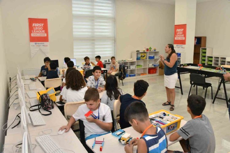 Yenişehir Belediyesinden çocuklara robotik kodlama ve LEGO eğitimi