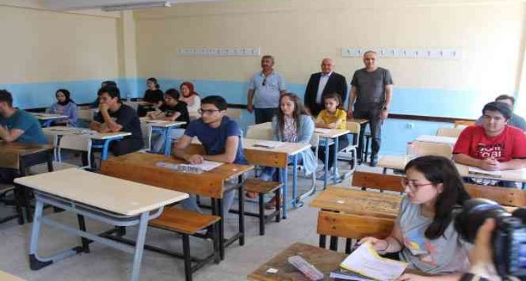YKS öncesi 2 bin öğrenciden son prova