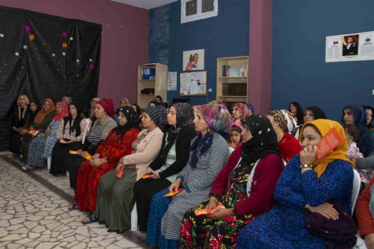 Mersin’de kadınlar; ‘Medeni Haklar’, ‘Şiddet Türleri ve Şiddet Farkındalığı’ ile ‘Psikolojik Öz Savunma’ konularında bilgilendirildi