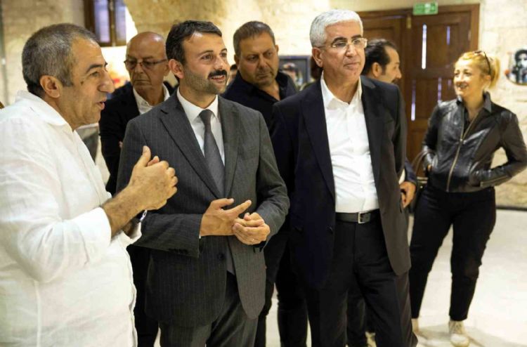 Ressam Sönmez’in ‘Retrospektif Sergisi’ sanatseverlerin beğenisine sunuldu
