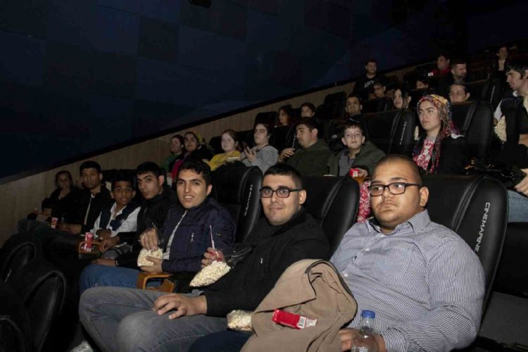 Mola evinin özel bireyleri sinema etkinliği ile eğlendi