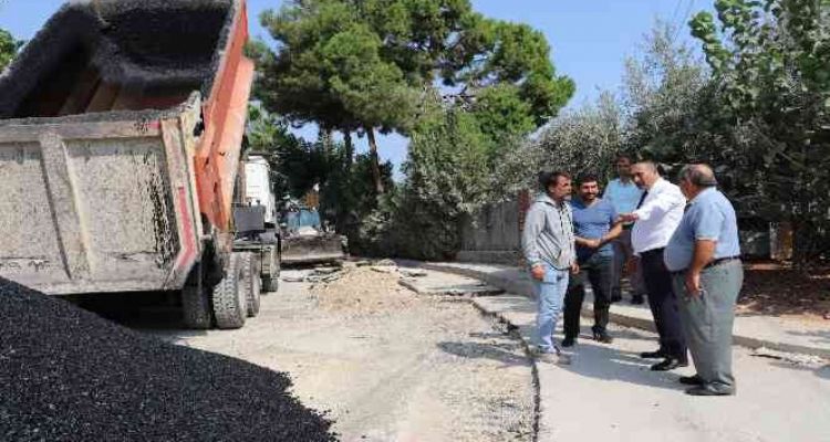 Toroslar'da alt yapı çalışmaları biten yollar asfaltlanıyor
