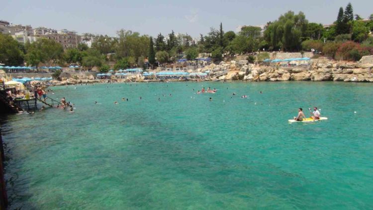 Tatlı ve tuzlu suyun birleştiği doğal havuz:Yapraklı Koy 