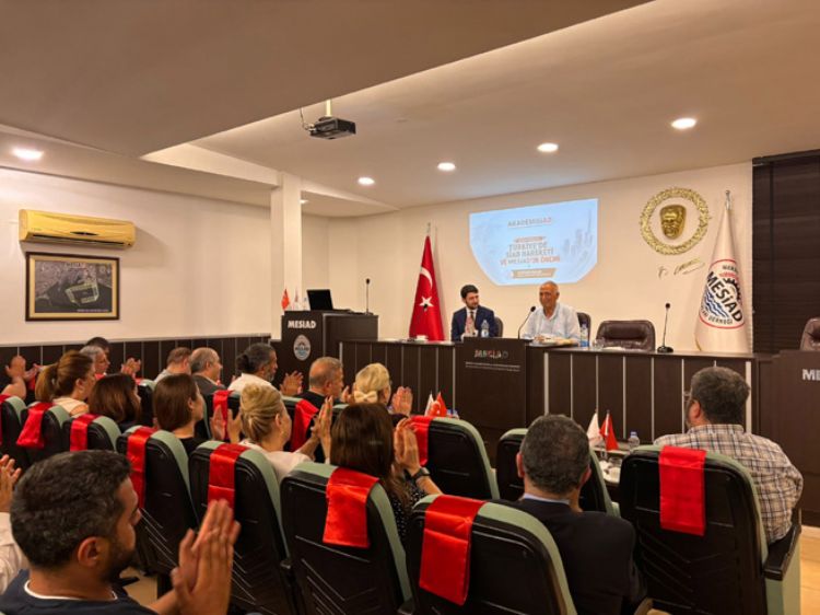 AKADEMİSİAD, Geleceğin İş Dünyasına Yön Verecek Konferans Serisinin İlk Programını Gerçekleştirdi