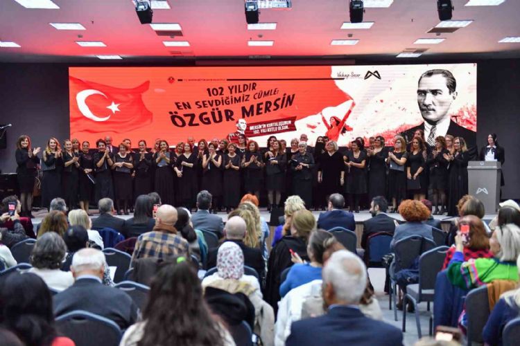 Mersin’de kurtuluş coşkusu sokaklardan salonlara taşındı