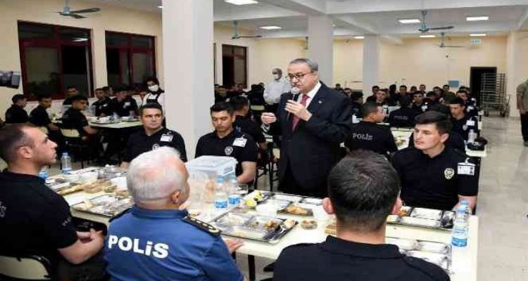 Vali Su, polis okulu öğrencileriyle bir araya geldi
